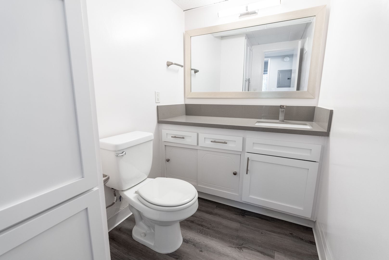 Interior Photo - 312 S Willaman Dr