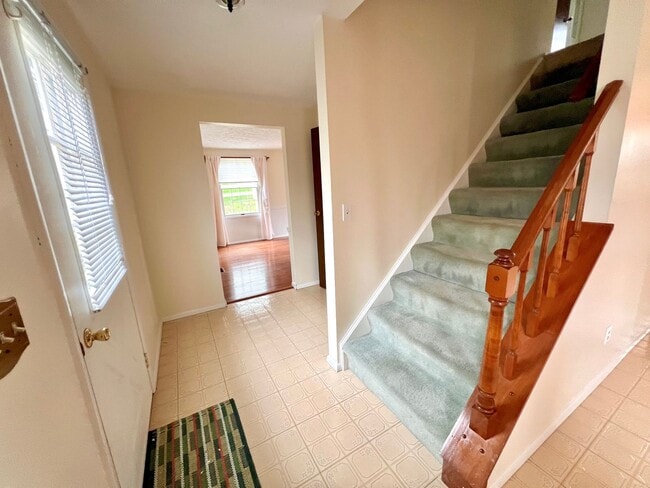 Building Photo - Beautiful Home - 3 Bedroom 2.5 Bathroom - ...