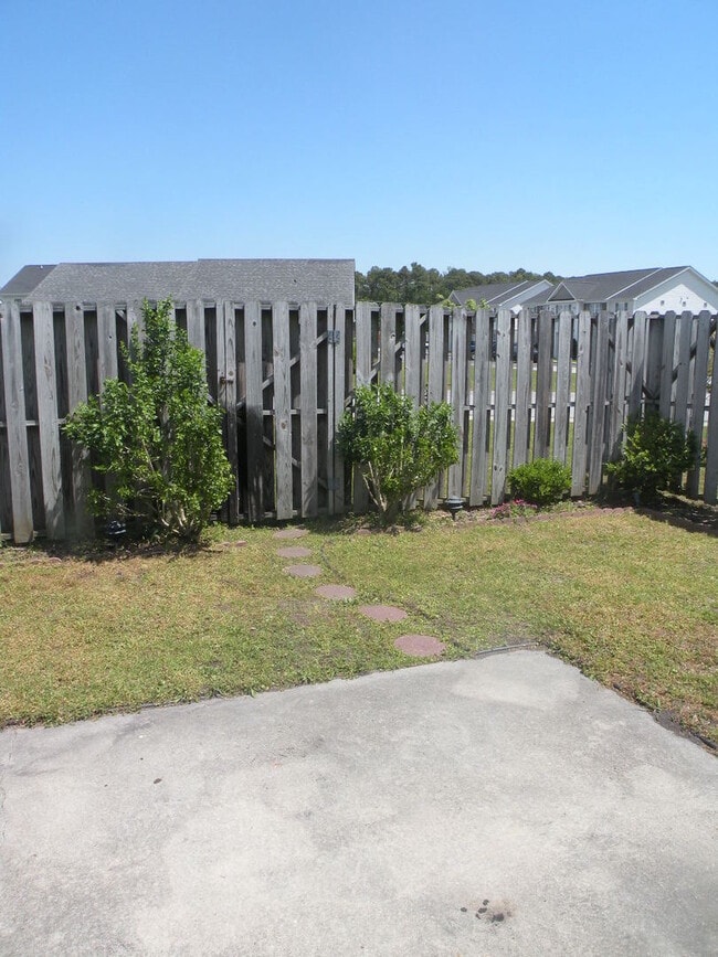 Building Photo - Location, Location, Location!!