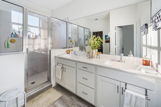 Building Photo - 4787 Navali Dr