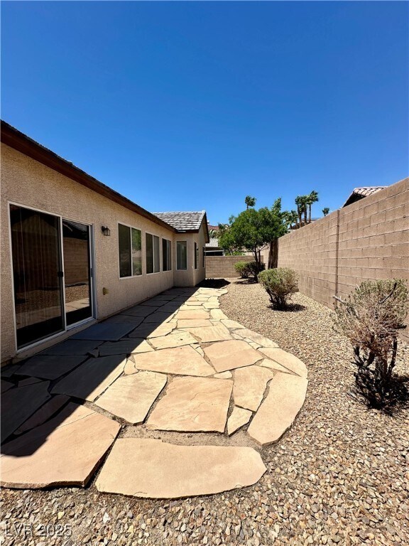 Building Photo - 8686 Bolton Ct