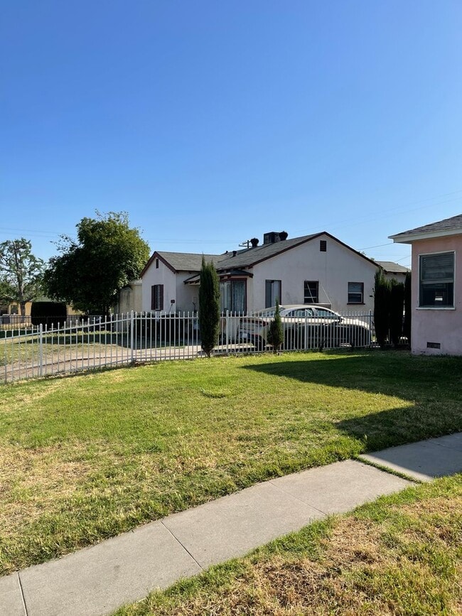 Building Photo - House for rent
