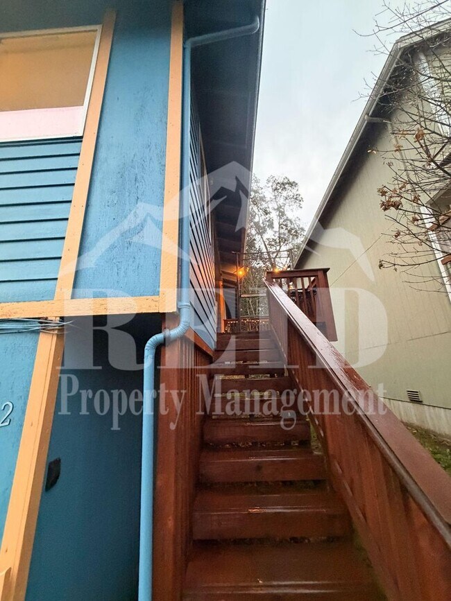 Building Photo - Const512/510