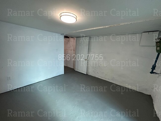 Building Photo - Spacious 3BR Row House with 1.5 bathroom, ...