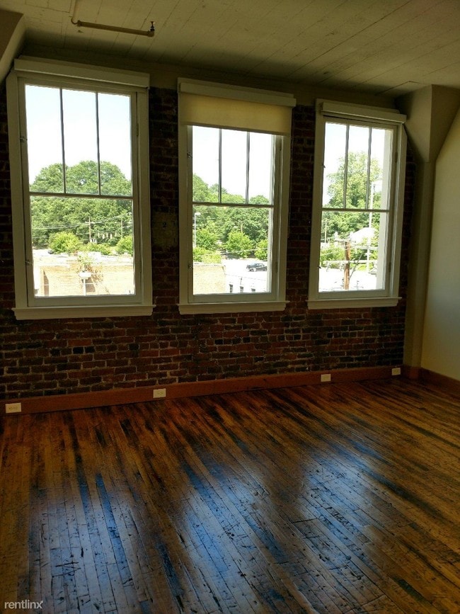 Building Photo - 1709 E Clay St