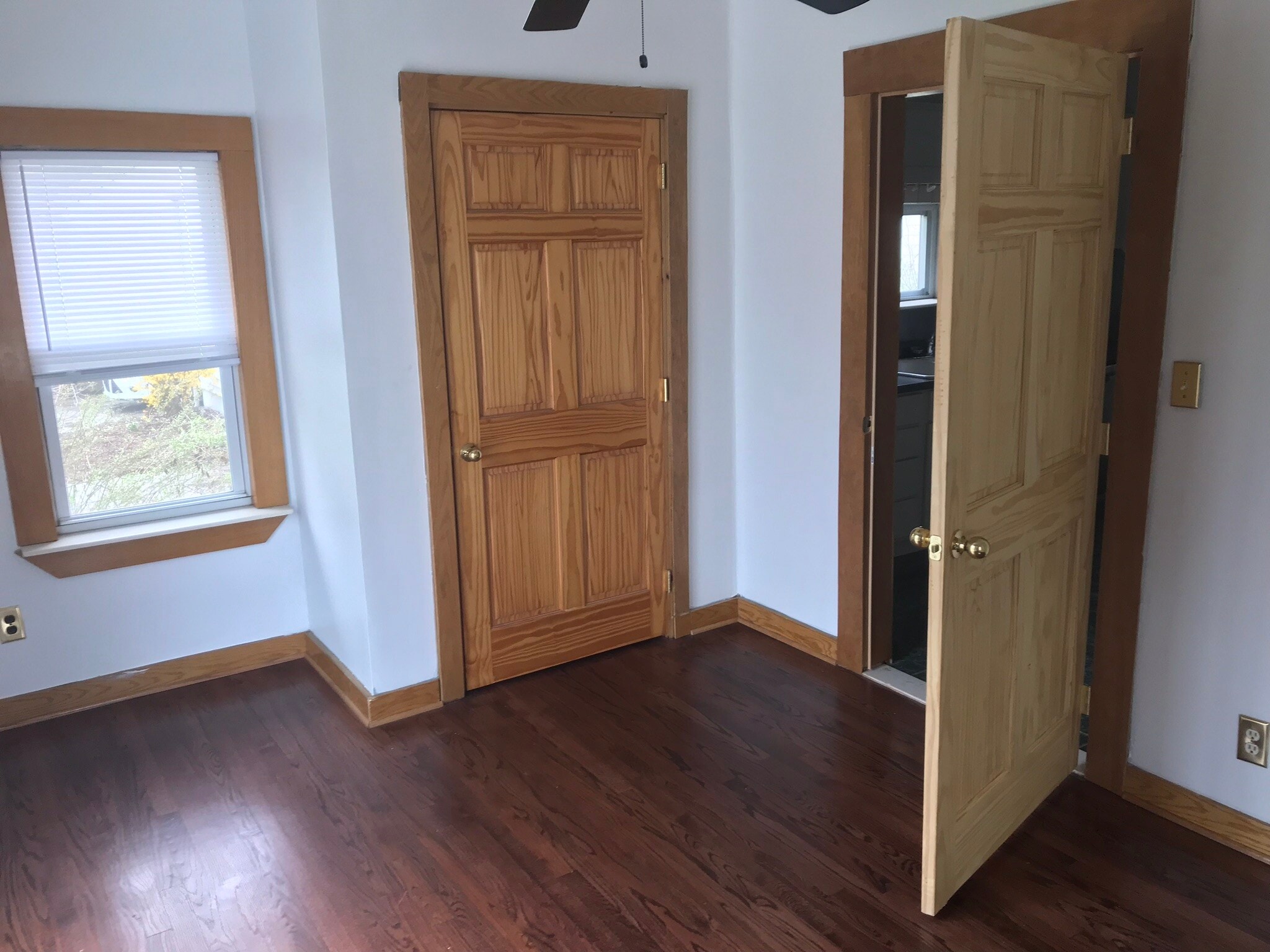 Building Photo - 819 Wyandotte Ave