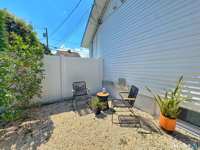 Building Photo - 26 Lounsbury Ave