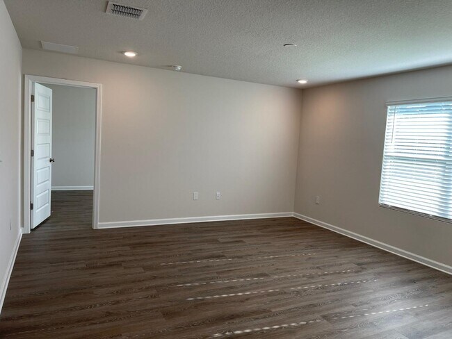 Building Photo - 3994 Whitetail Ln