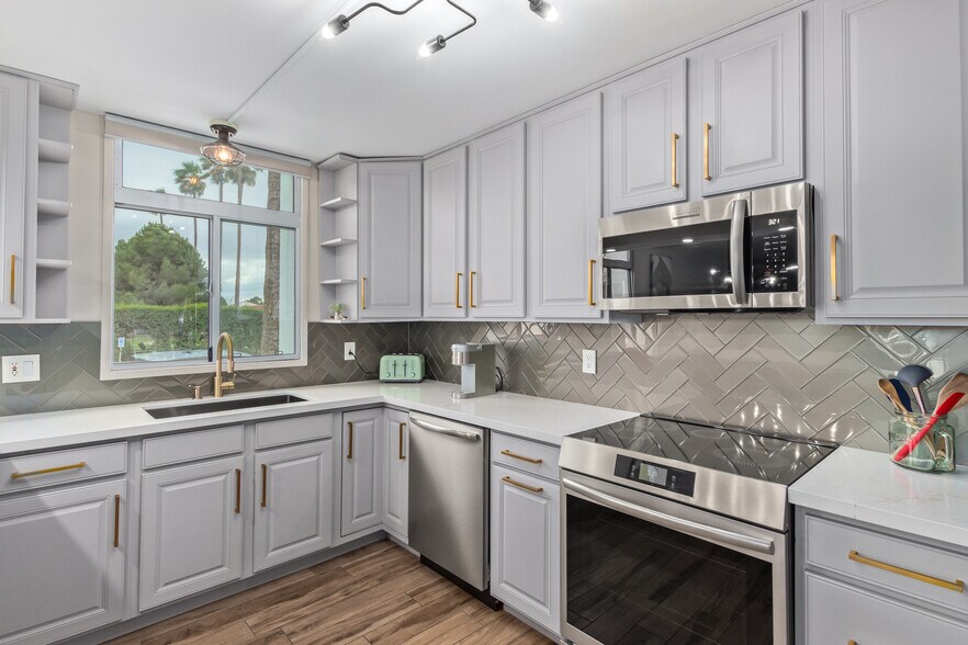 Building Photo - 6502 N Central Ave