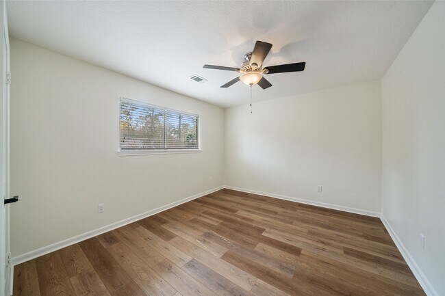 Building Photo - 3518 Cave Springs Dr