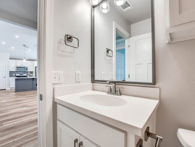 Building Photo - 608 Blue Fish Ct