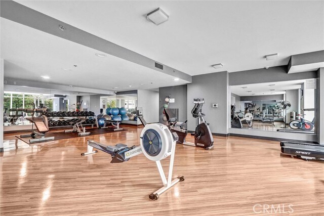 Building Photo - 411 W Seaside Way