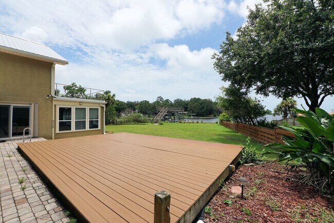 Building Photo - Waterfront in Shalimar with Dock and Lift
