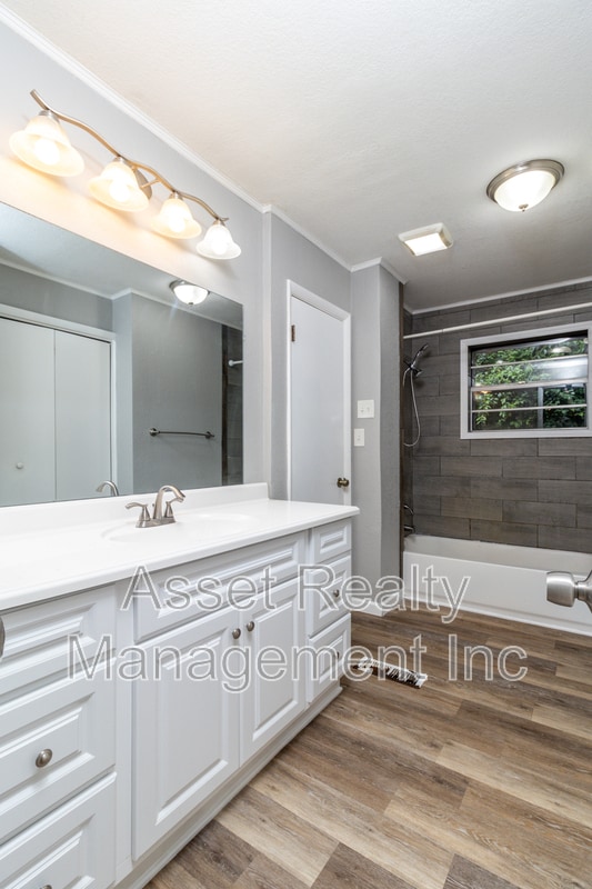 Building Photo - 630 Colonial Dr