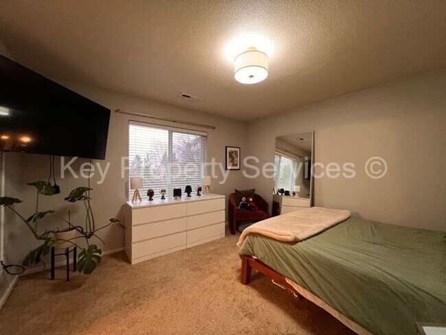 Building Photo - *MOVE IN SPECIAL!* Stunning Hazel Dell Two-Story with High End Appliances