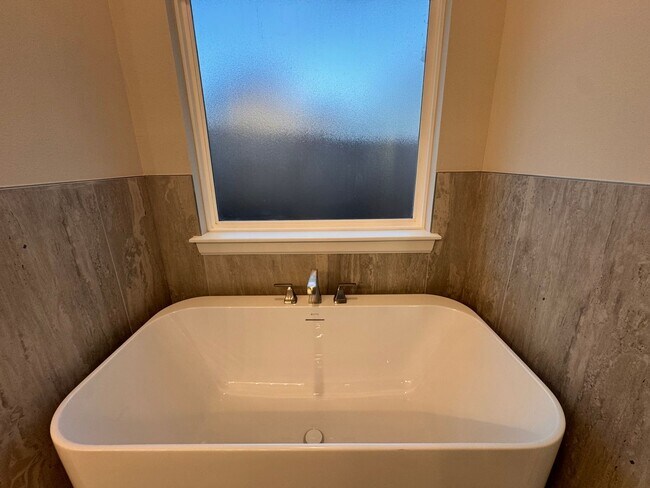 Building Photo - One Month Rent Free - 4 bedrooms - 3 full baths - Brand New