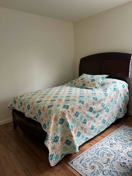 Building Photo - 1320 Rosana Way