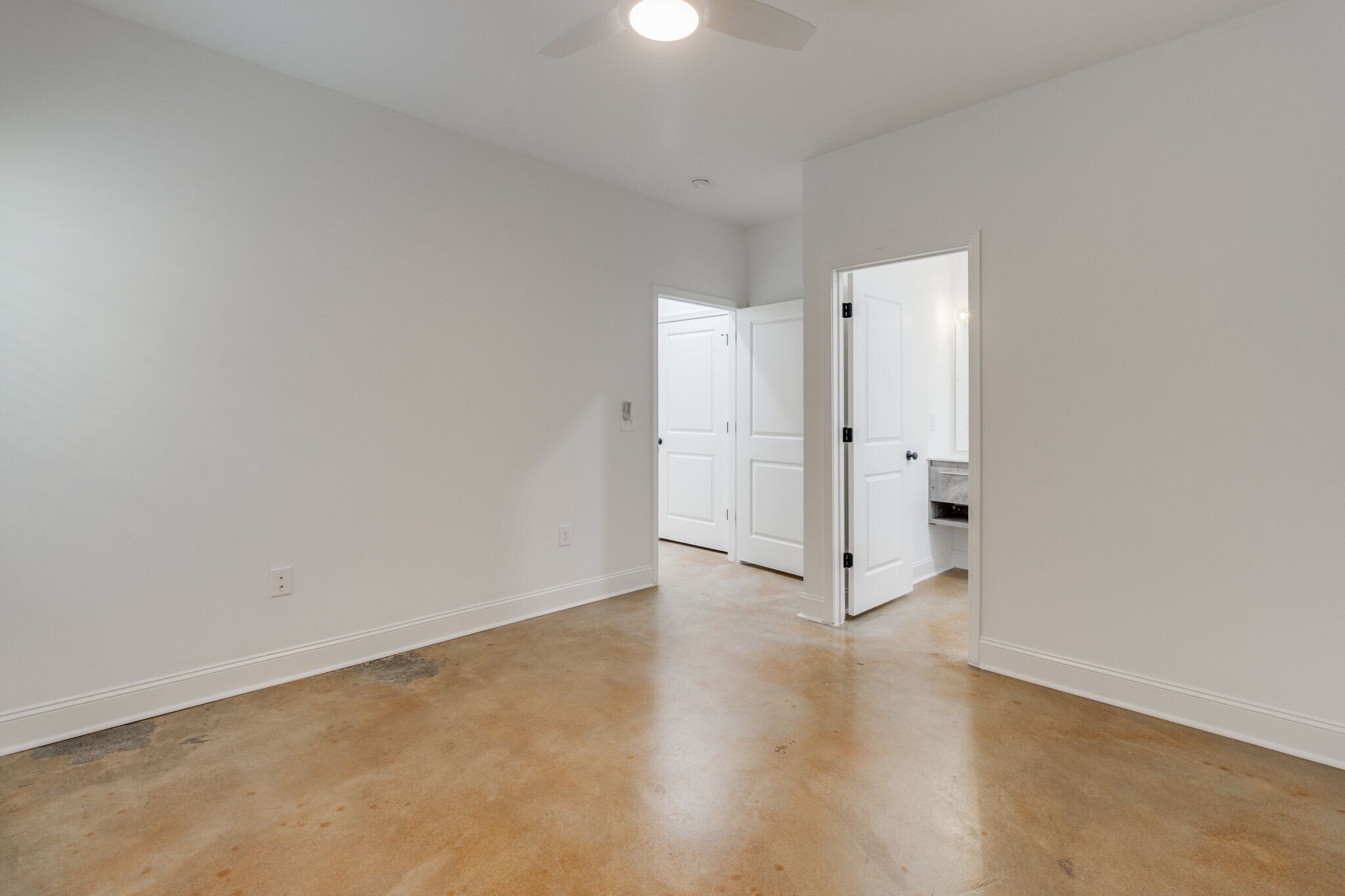 Building Photo - 133 Harden St