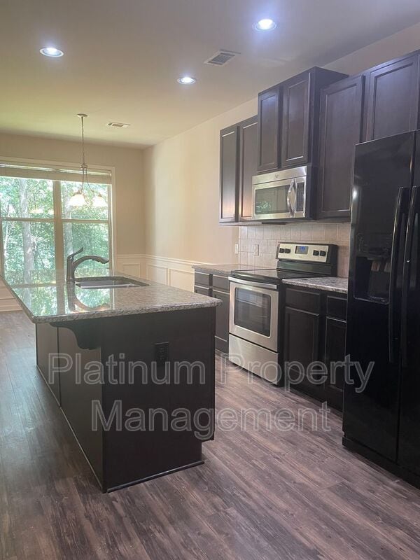 Building Photo - 7350 Silk Tree Pointe