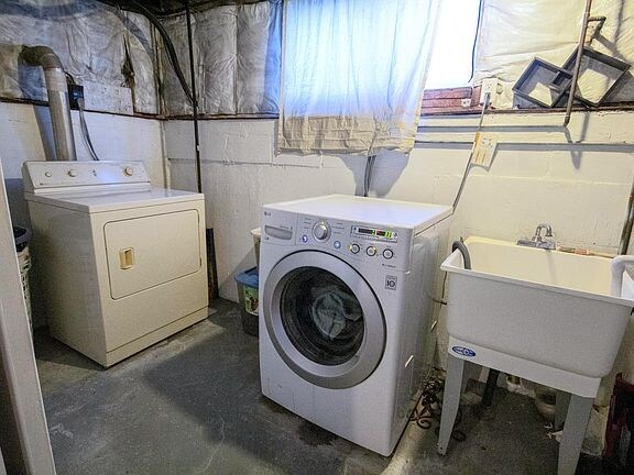 Building Photo - 5627 S Sprinkle Rd