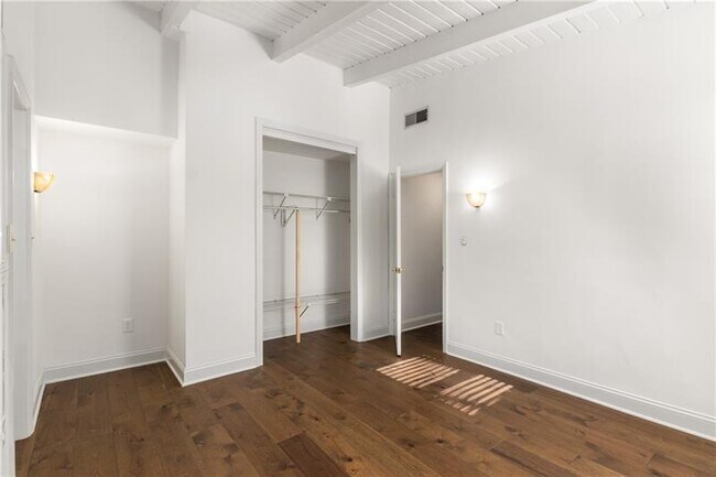 Building Photo - 130 Putnam Cir NE
