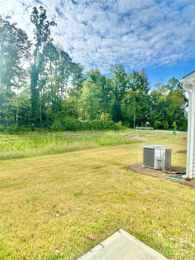 Building Photo - 4159 Smt Wds Dr