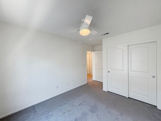 Building Photo - Beautiful 4B/3BA Vista Home w/ Pool & Mode...
