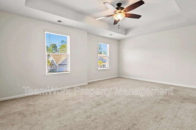 Building Photo - 454 Zenith Blvd