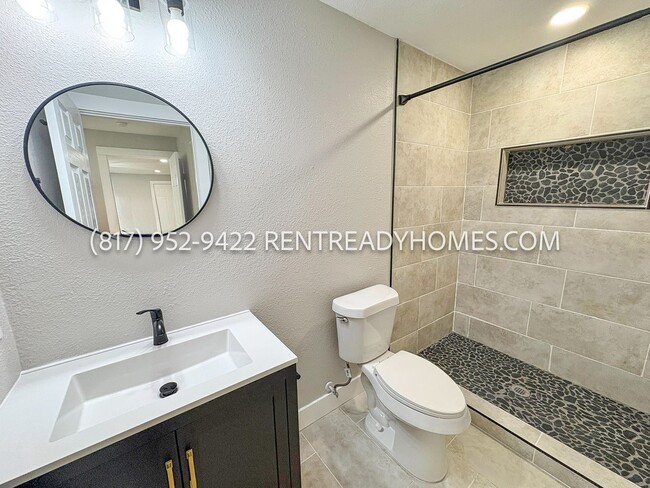 Building Photo - 2122 Bentvine Dr