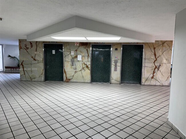 Building Photo - 11800 SW 18th St