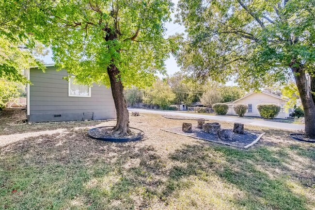 Building Photo - Location, Location, Location! Updated one story home with charm and modern conveniences