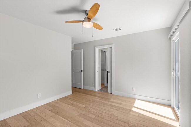 Building Photo - 5405 Fairmont Cir