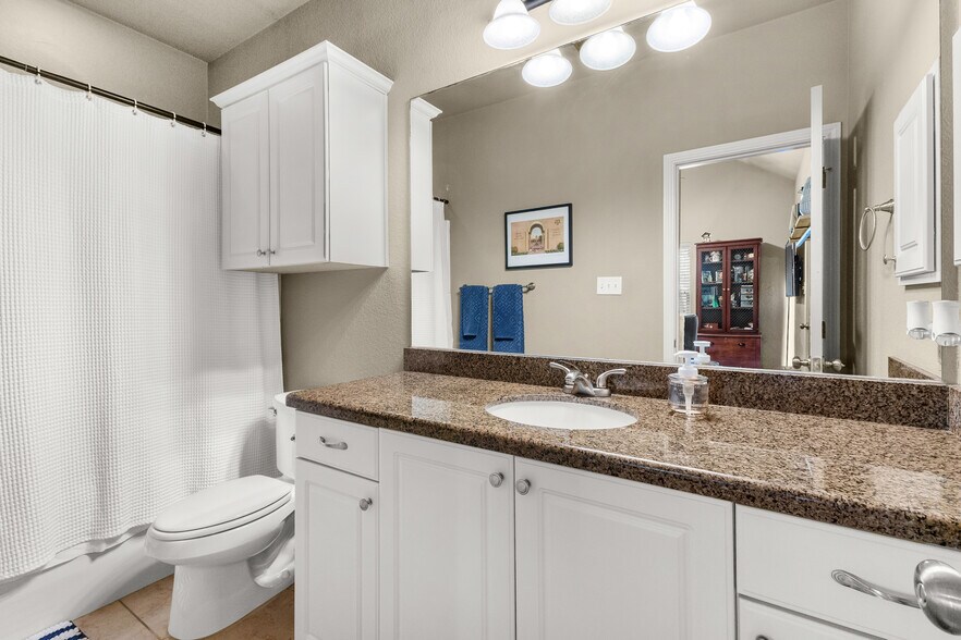 Building Photo - 3825 Silverthorne Ln