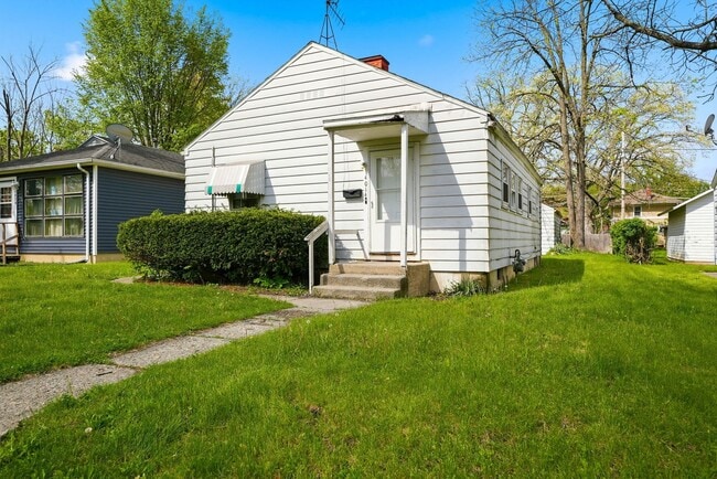 Building Photo - New 3 bedroom listing!