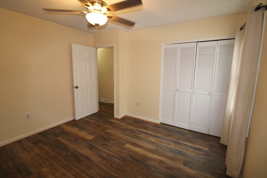 Building Photo - 12 King Arthur Pl