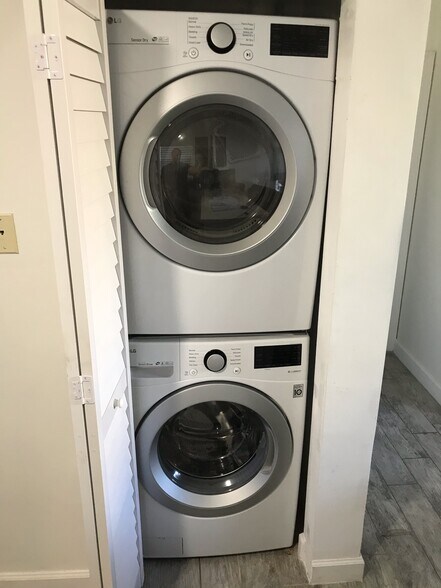 Washer/Dryer in Kitchen Closet - 3356 Bird Ave