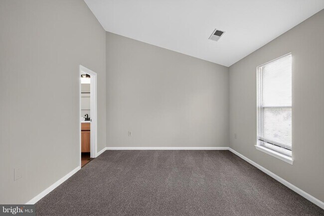 Building Photo - 2434 Sandwich Ct