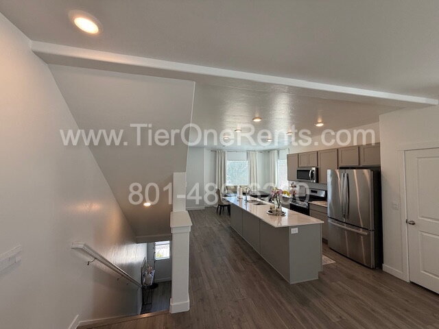 Building Photo - NO DEPOSIT option available for qualified ...