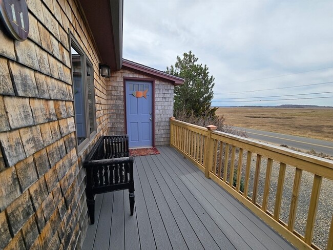 Building Photo - 11 Sunset Dr