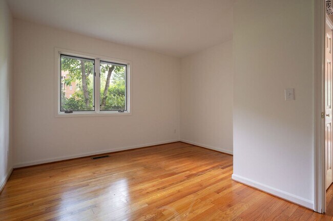 Building Photo - 1285 Branchlands Dr