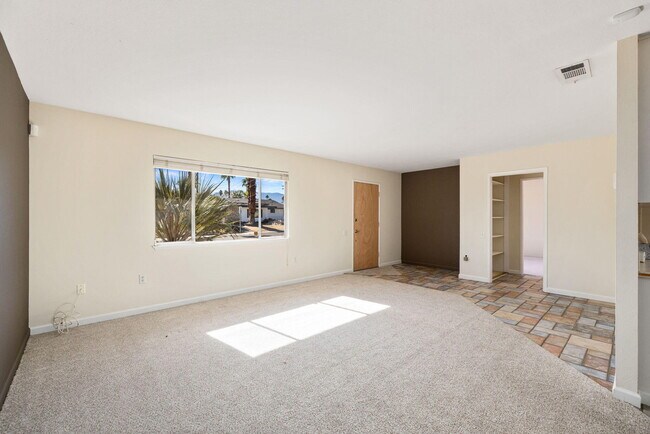 Building Photo - 77530 California Dr