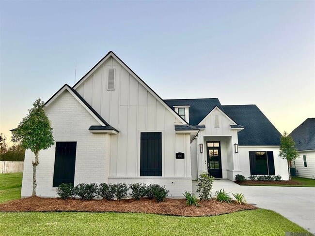 Building Photo - 4 Bedroom Home in Cheval Point Subdivision