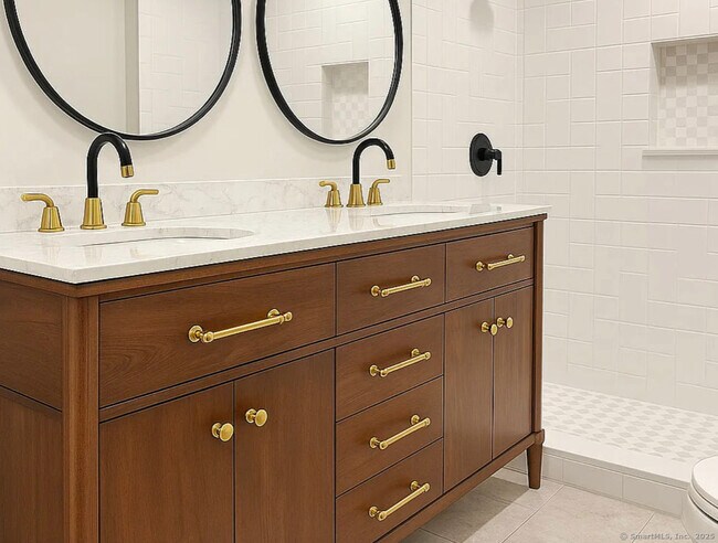 Building Photo - 11 Pond Circle Rd