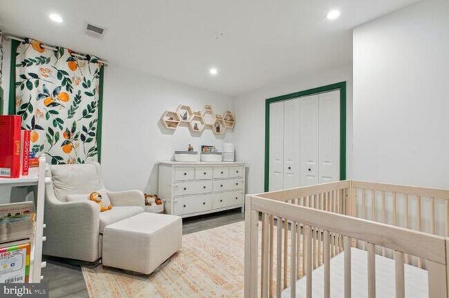 Building Photo - Available Now! Two Bed // Two Bath in Ecki...