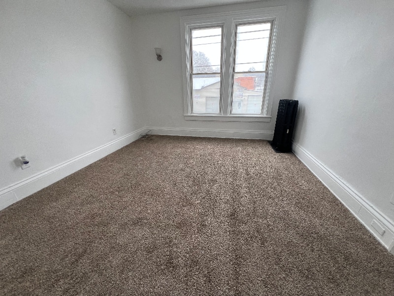 Building Photo - 194 Main St