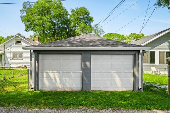 Building Photo - 1215 N Warman Ave