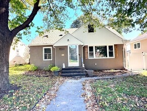 Building Photo - Gorgeous 3 Bedroom Single Family in Saint ...