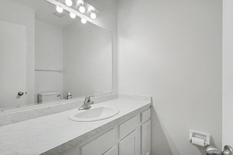 Building Photo - 7711 Brams Hill Dr