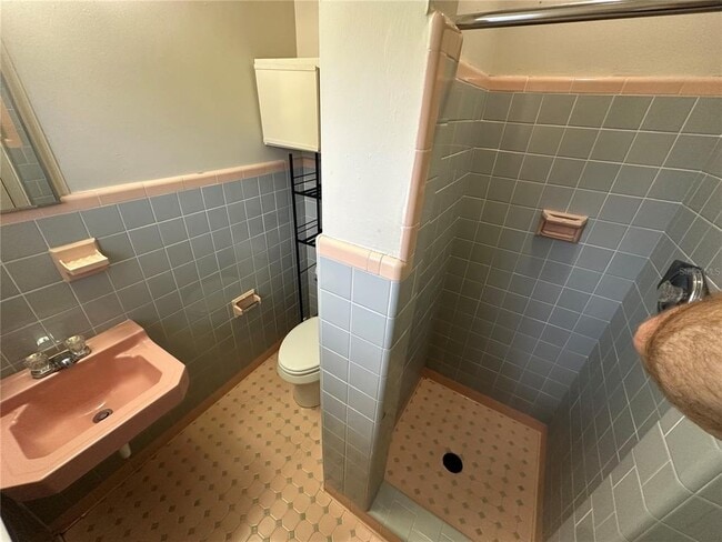 Building Photo - 918 Gloriosa Ave