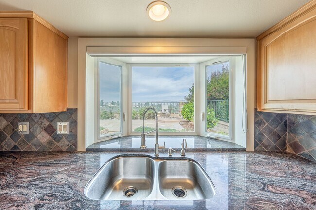 Building Photo - Single-story living with incredible panoramic sunset, mountain, and city light views